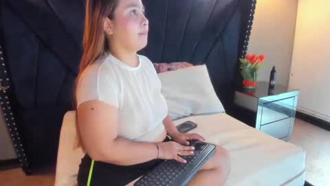 Snapshot of mahiasmith13 chatting on October 5, 1:31 pm MAHIA online show from October 5, 1:31 pm