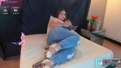 Snapshot of mahiasmith13 chatting on October 20, 1:22 pm MAHIA online show from October 20, 1:22 pm