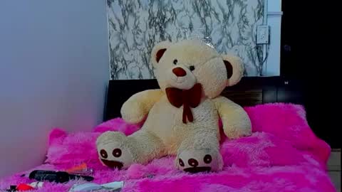 Snapshot of maia_bronce chatting on April 18, 5:17 pm Maia Bronce online show from April 18, 5:17 pm