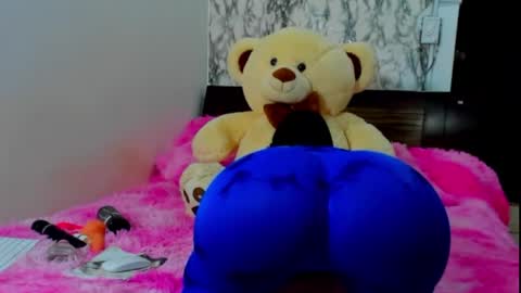 Snapshot of maia_bronce chatting on April 28, 11:43 pm Maia Bronce online show from April 28, 11:43 pm