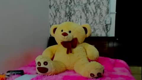 Snapshot of maia_bronce chatting on May 4, 12:06 am Maia Bronce online show from May 4, 12:06 am