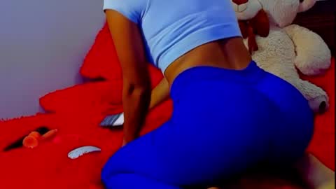 Snapshot of maia_bronce chatting on May 23, 1:59 pm Maia Bronce online show from May 23, 1:59 pm
