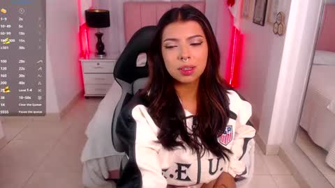 Maia Reficco online show from July 4, 12:44 pm