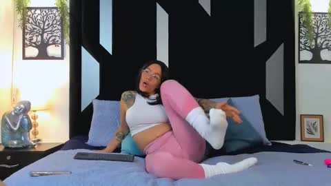 maia_steel online show from February 6, 4:54 pm