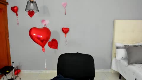 Snapshot of maia_w10 chatting on February 19, 12:22 pm Maia online show from February 19, 12:22 pm