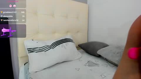 Snapshot of maia_w10 chatting on February 23, 4:57 pm Maia online show from February 23, 4:57 pm