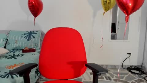 Snapshot of maia_w10 chatting on February 26, 12:49 am Maia online show from February 26, 12:49 am