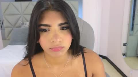 Maiaa Ruiz  online show from April 9, 1:27 pm