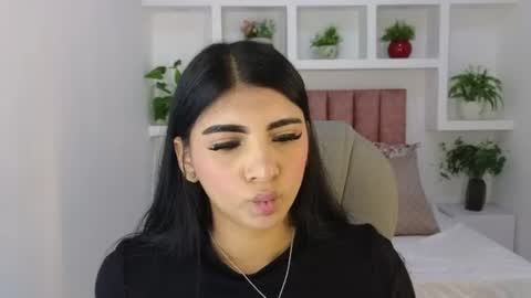 Maiaa Ruiz  online show from June 19, 12:31 pm