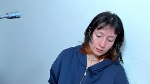Snapshot of maibys_cute chatting on April 2, 3:37 am maibys online show from April 2, 3:37 am