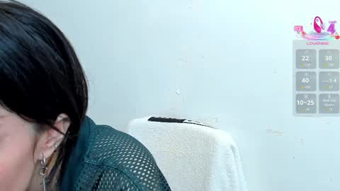 Snapshot of maibys_cute chatting on April 5, 3:36 am maibys online show from April 5, 3:36 am