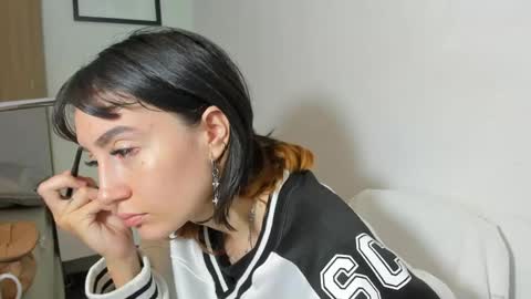 Snapshot of maibys_cute chatting on April 11, 4:06 am maibys online show from April 11, 4:06 am
