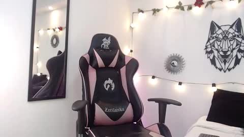 Snapshot of maiky_cooper chatting on February 8, 4:25 am Maiky Cooper online show from February 8, 4:25 am