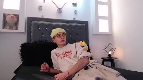 Snapshot of maiky_cooper chatting on March 5, 4:34 am Maiky Cooper online show from March 5, 4:34 am