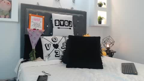 Snapshot of maiky_cooper chatting on March 12, 8:08 am Maiky Cooper online show from March 12, 8:08 am