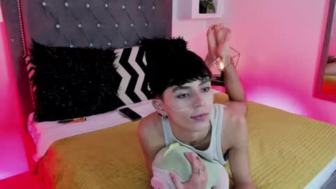 Snapshot of maiky_cooper chatting on October 19, 7:03 pm Maiky Cooper online show from October 19, 7:03 pm