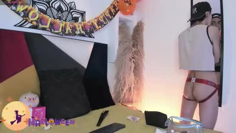 Snapshot of maiky_cooper chatting on October 27, 9:08 pm Maiky Cooper online show from October 27, 9:08 pm