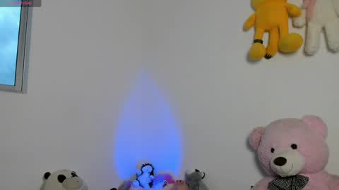 Snapshot of maiky_cooper01 chatting on May 18, 8:25 pm maiky_cooper01 online show from May 18, 8:25 pm