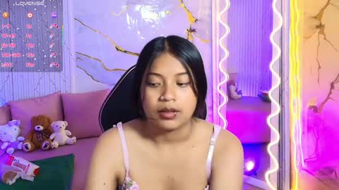 Snapshot of maile_tay chatting on March 30, 3:18 am Maile online show from March 30, 3:18 am