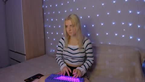 Snapshot of mailin_harrington chatting on September 27, 3:50 pm Your kitty online show from September 27, 3:50 pm