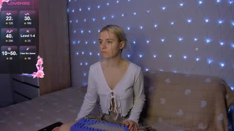 Snapshot of mailin_harrington chatting on October 7, 3:31 pm Your kitty online show from October 7, 3:31 pm