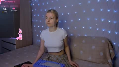 Snapshot of mailin_harrington chatting on October 21, 3:57 pm Your kitty online show from October 21, 3:57 pm