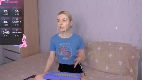 Snapshot of mailin_harrington chatting on October 26, 3:01 am Your kitty online show from October 26, 3:01 am