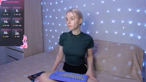 Snapshot of mailin_harrington chatting on November 1, 3:36 pm Your kitty online show from November 1, 3:36 pm