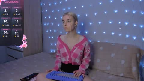 Snapshot of mailin_harrington chatting on November 12, 4:07 pm Your kitty online show from November 12, 4:07 pm