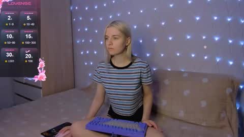 Snapshot of mailin_harrington chatting on November 15, 4:03 pm Your kitty online show from November 15, 4:03 pm