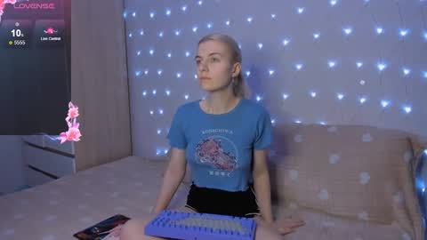 Snapshot of mailin_harrington chatting on November 18, 3:38 pm Your kitty online show from November 18, 3:38 pm