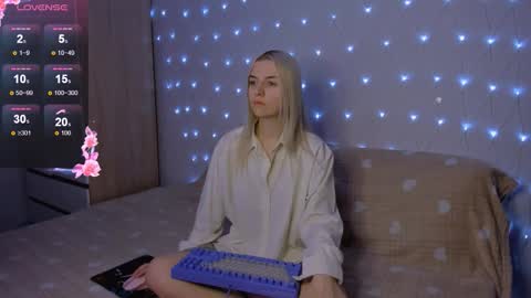 Snapshot of mailin_harrington chatting on December 1, 4:23 pm Your kitty online show from December 1, 4:23 pm