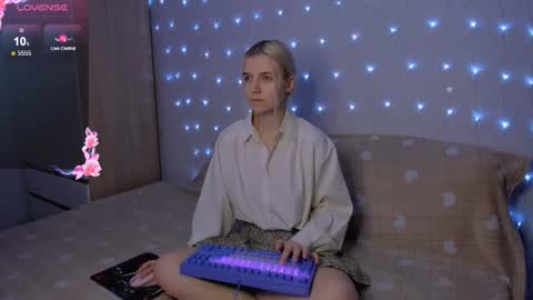 Snapshot of mailin_harrington chatting on December 18, 4:02 pm Your kitty online show from December 18, 4:02 pm