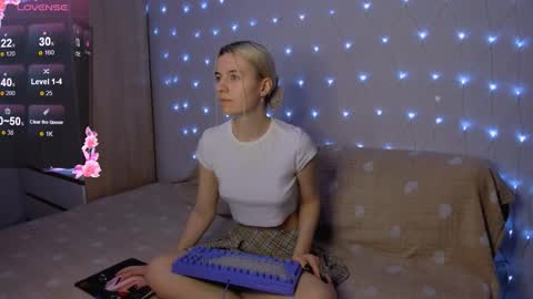 Snapshot of mailin_harrington chatting on January 6, 4:11 pm Your kitty online show from January 6, 4:11 pm