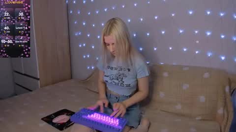 Snapshot of mailin_harrington chatting on February 5, 3:44 am Your kitty online show from February 5, 3:44 am