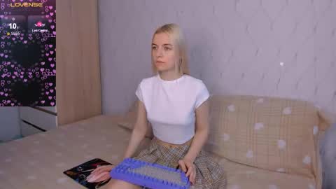 Snapshot of mailin_harrington chatting on February 7, 3:32 am Your kitty online show from February 7, 3:32 am