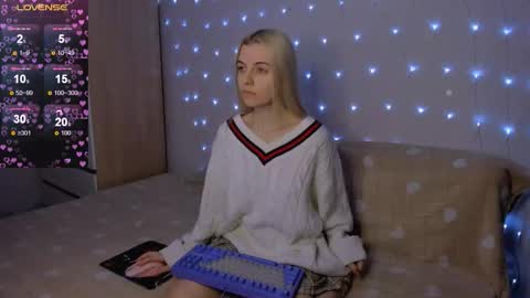 Snapshot of mailin_harrington chatting on February 13, 4:03 pm Your kitty online show from February 13, 4:03 pm