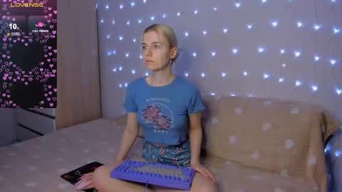 Snapshot of mailin_harrington chatting on February 16, 4:03 pm Your kitty online show from February 16, 4:03 pm