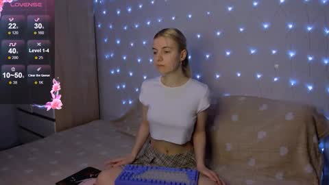 Snapshot of mailin_harrington chatting on February 24, 4:05 pm Your kitty online show from February 24, 4:05 pm