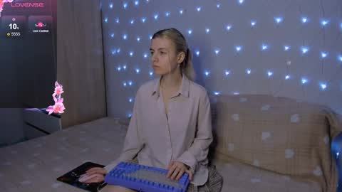 Snapshot of mailin_harrington chatting on March 12, 4:02 pm Your kitty online show from March 12, 4:02 pm