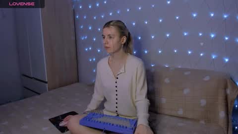 Snapshot of mailin_harrington chatting on March 14, 3:50 pm Your kitty online show from March 14, 3:50 pm