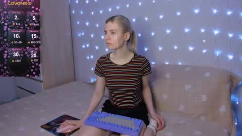 Snapshot of mailin_harrington chatting on March 28, 3:55 pm Your kitty online show from March 28, 3:55 pm