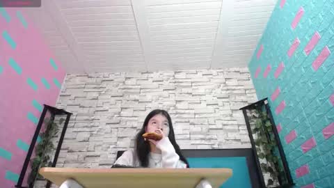  MAILY CAN  online show from September 22, 12:29 pm