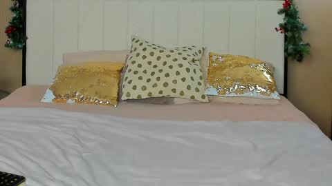 Snapshot of mailymilf chatting on December 18, 6:35 pm Sofi online show from December 18, 6:35 pm