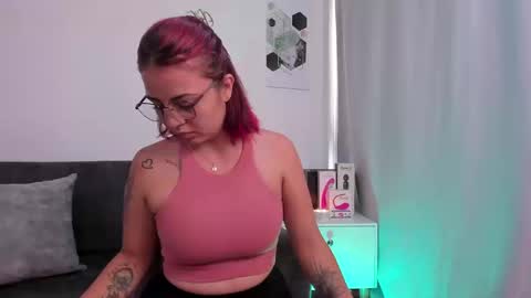 Mailyn online show from March 18, 4:54 pm