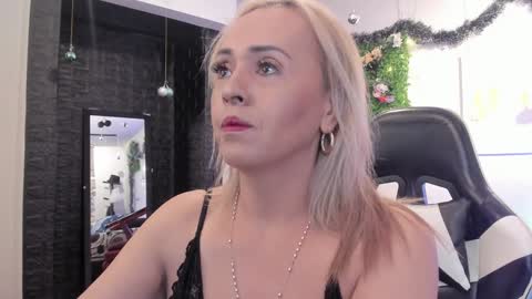 Carolina Barrantes Munera online show from January 4, 11:11 am