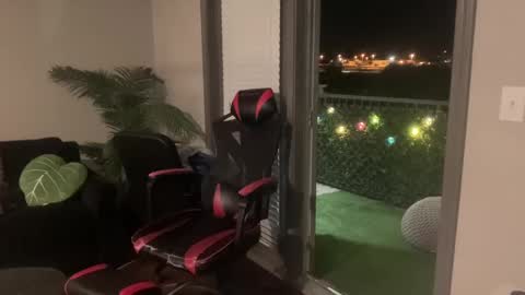 Maira online show from December 31, 2:08 am