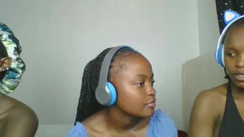 Snapshot of maira_luv1 chatting on February 19, 9:44 pm maira luv1 online show from February 19, 9:44 pm