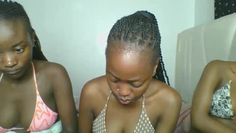 Snapshot of maira_luv1 chatting on February 26, 9:30 am maira luv1 online show from February 26, 9:30 am