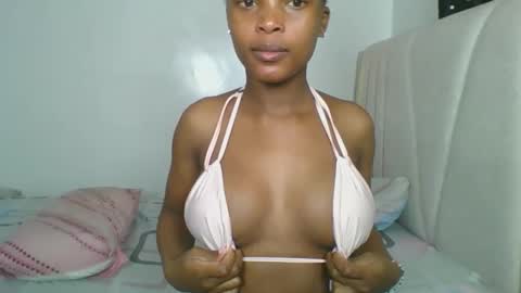 Snapshot of maira_luv1 chatting on March 15, 12:33 pm maira luv1 online show from March 15, 12:33 pm